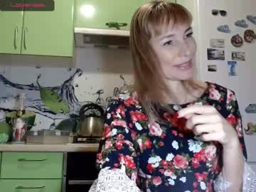 เย ด รุ่น ใหญ่ Redhead mom swallows cum from a big cock